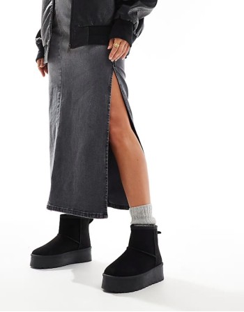flatform boots in black