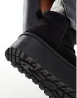 flatform boots in black
