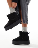 flatform boots in black