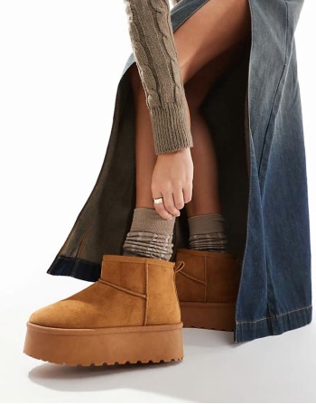 mini flatform boots in tan