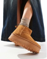 mini flatform boots in tan