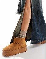 mini flatform boots in tan