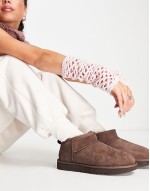 Classic Ultra Mini boots in chocolate