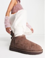 Classic Ultra Mini boots in chocolate
