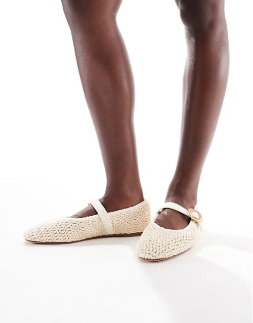 crotchet ballet shoe in beige