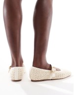 crotchet ballet shoe in beige