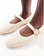 crotchet ballet shoe in beige