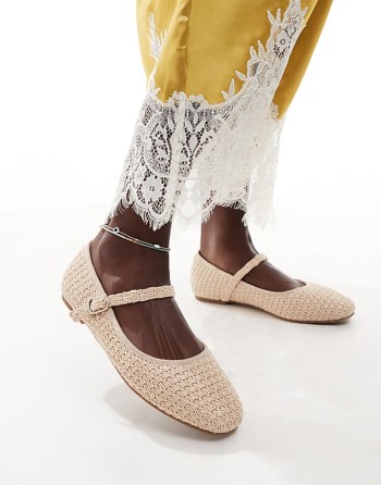 ‌Stylish mary jane ballet flats in raffia