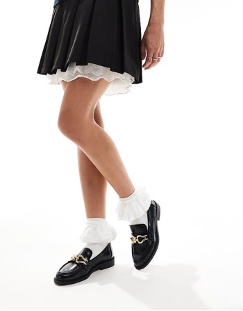 chain detail loafer in black