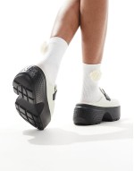 Unisex Stomp loafer in white