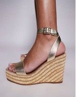 Cassie sandals with wedge in gold leather