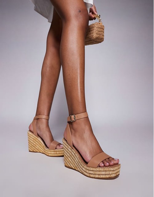 Cassie sandals with wedge in tan leather