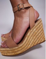 Cassie sandals with wedge in tan leather
