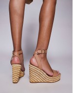 Cassie sandals with wedge in tan leather